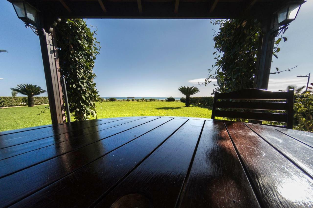 Blue Bay Beach House ラルナカ エクステリア 写真