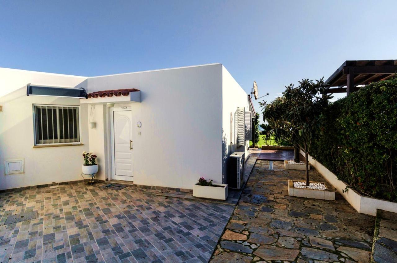 Blue Bay Beach House ラルナカ エクステリア 写真